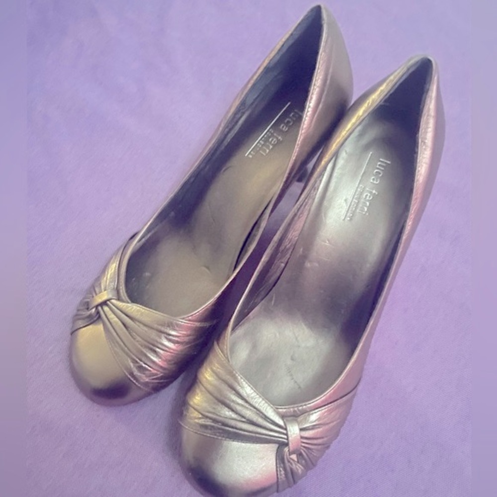 VGC Luca Ferri Silver Heels shoes Size 7 for womem